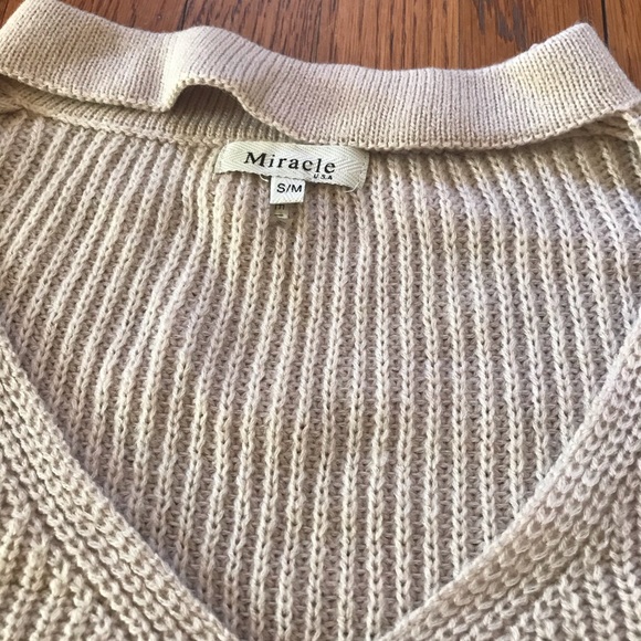 Mock neck cut out sweater - Picture 3 of 3
